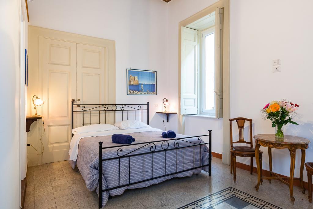 Don Pedro Rooms Vicere Di Toledo In The City Center Nápoles Exterior foto