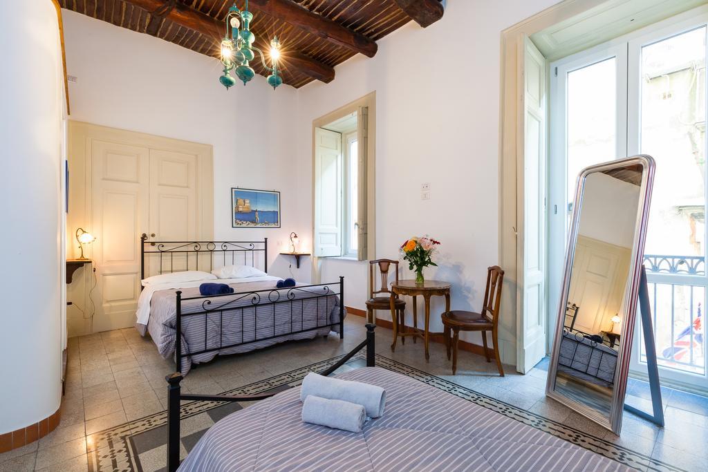 Don Pedro Rooms Vicere Di Toledo In The City Center Nápoles Exterior foto
