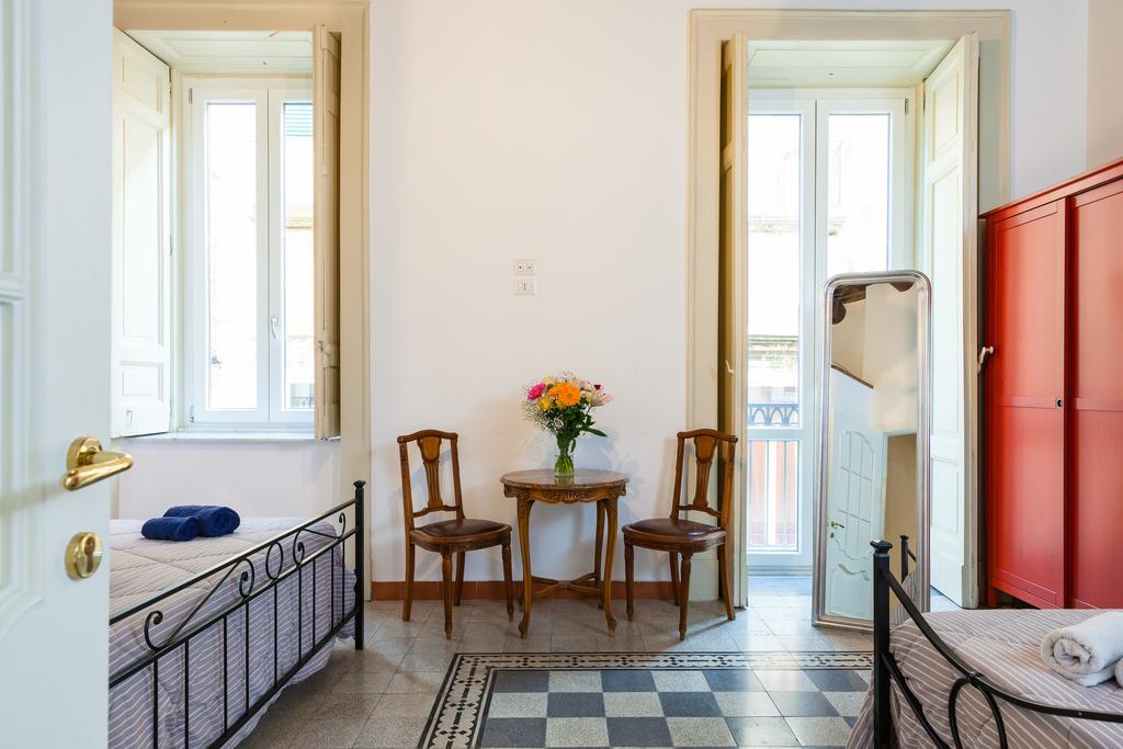 Don Pedro Rooms Vicere Di Toledo In The City Center Nápoles Exterior foto