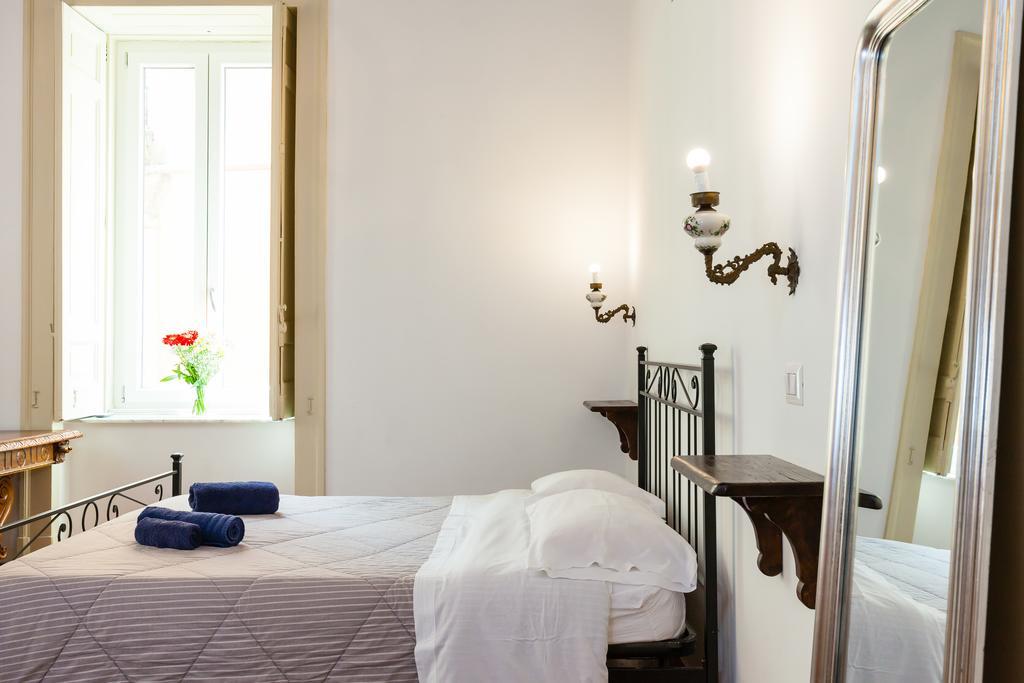 Don Pedro Rooms Vicere Di Toledo In The City Center Nápoles Exterior foto