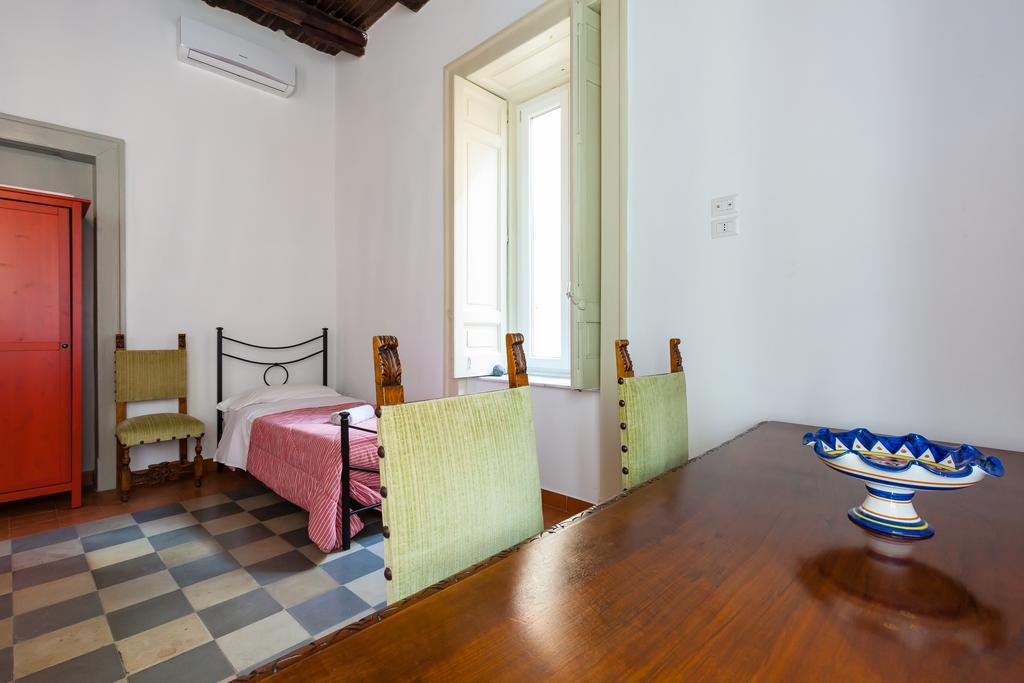 Don Pedro Rooms Vicere Di Toledo In The City Center Nápoles Exterior foto